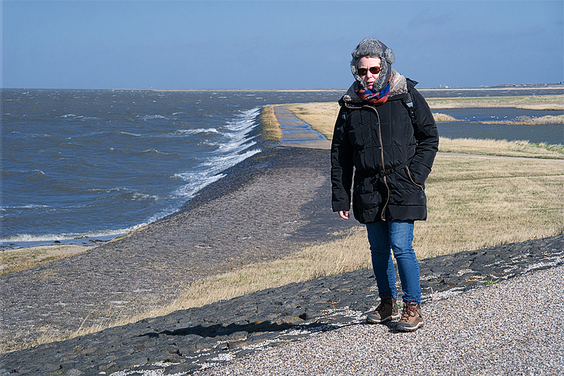 Holland 03 - 201520150330_03304159 als Smartobjekt-1 Kopie.jpg - Nun wurde aus dem frischen Wind ein heftiger Sturm - Gut das wir unsere Wintermützen dabei hatten